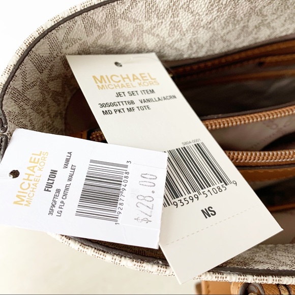 Michael Kors Jet Set Tote and Wallet Set - Picture 10 of 12